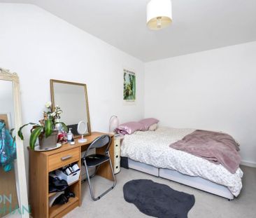 4 bedroom semi-detached house to rent - Photo 2