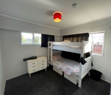 Sunny 3-Bedroom Home - Photo 6