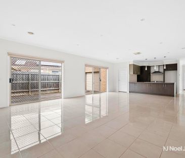 6 Dena Lane, NARRE WARREN - Photo 4