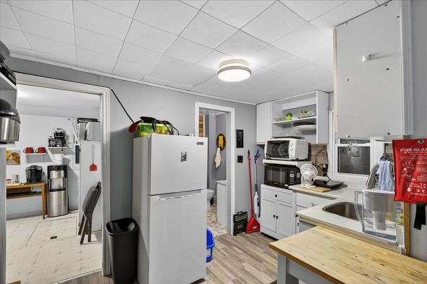 For Lease - 881 Clifton Boulevard, Innisfil, Ontario - Photo 1