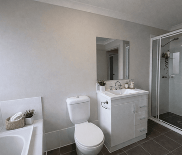 Modern Quality 4 Bedroom Home - Photo 5