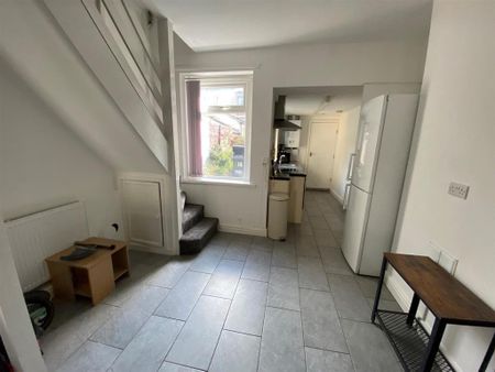 3 bedroom private hall to rent - Photo 2