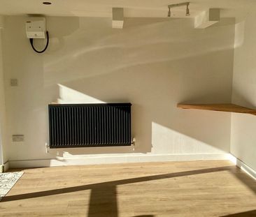 Studio Flat, Brentwood Road, BN1 - Photo 2