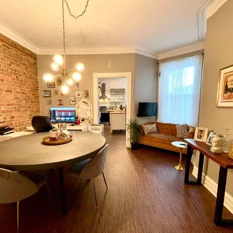 Superbe 5 1/2 de 1200 pi2 alliant cachet d’époque et confort dans HOMA - Photo 1