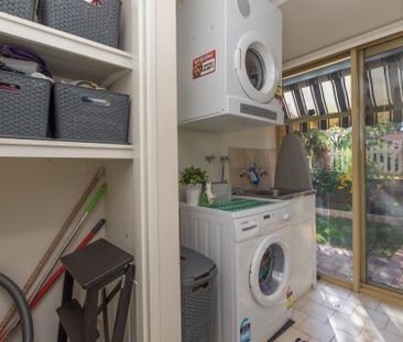 Amazing Location in a Quite Street - Photo 2