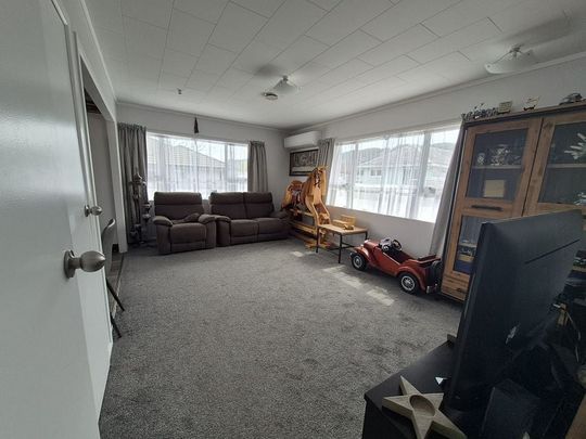 Warm 2-Bedroom Home + Big Deck + Private Garden - Photo 1