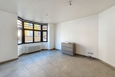 À deux pas du Parvis Saint-Pierre et du Parc de Wolvendael – Bel appartement 2 chambres de 74 m² - Photo 2