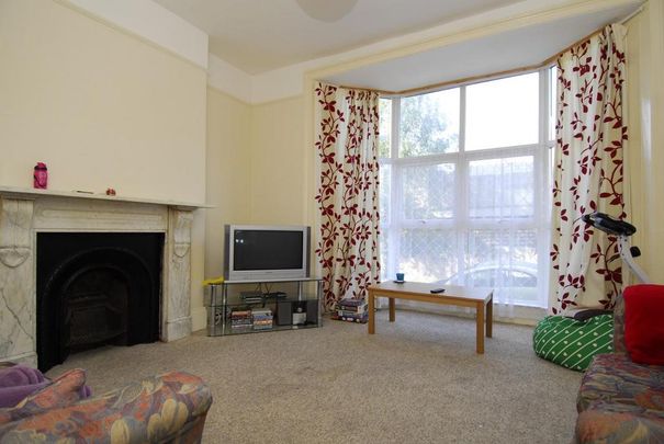 3 bedroom flat to rent - Photo 1