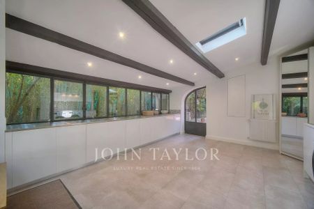 Maison à louer Mougins, Cote d'Azur, France8 500 EUR / Mois - Photo 4