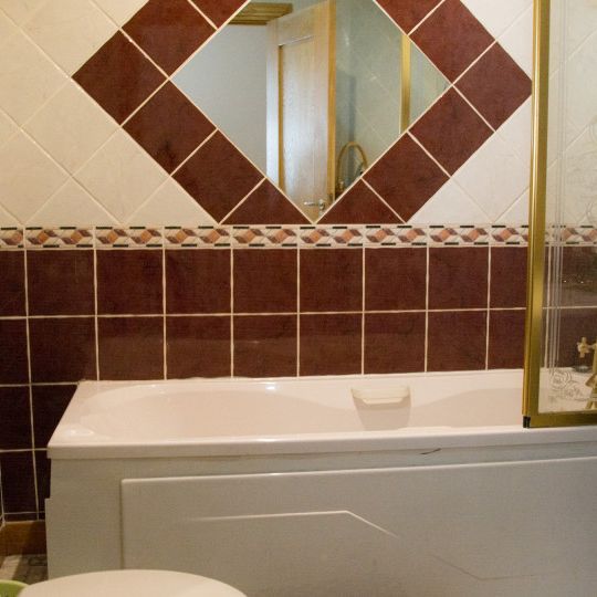 Spacious room in 5-bedroom apartment in Donabate, Dublin - Photo 1