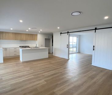 FAMILY DREAM HOME! - Photo 5