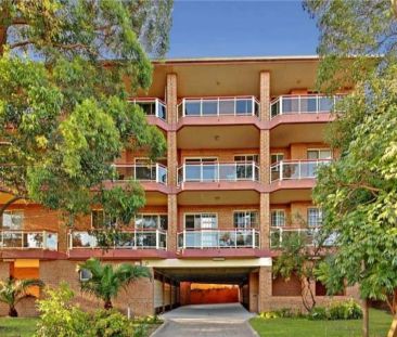 SPACIOUS TWO BEDROOM APARTMENT - Photo 5