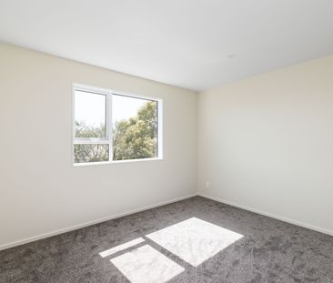 Freshly Renovated Home In Burwood! - Photo 5