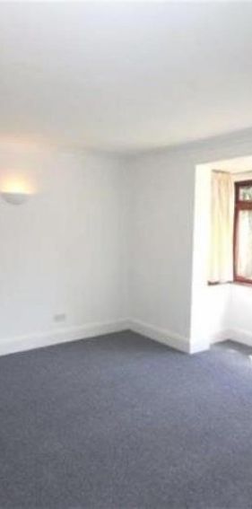 Ray Park Avenue, Maidenhead, Berkshire,SL6 - Photo 1