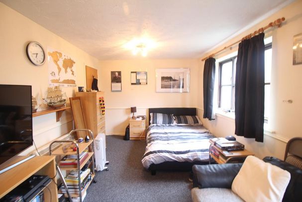 Studio to rent - Photo 1