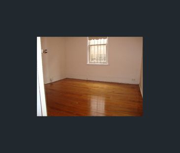 LARGE 3 BEDROOM HOUSE - Photo 3