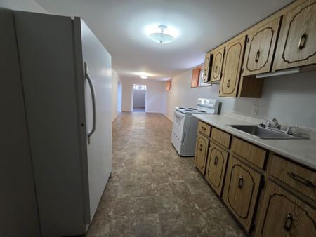 For Lease - 264 Vansitmart Avenue, Hamilton, Ontario - Photo 4