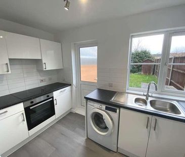 Martins Walk, Borehamwood, WD6 - Photo 2