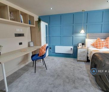 1 bedroom in a flat share to rent - Photo 4