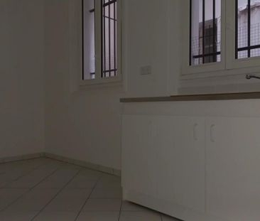 Paris XVII - deux pièces - une chambre - 1er étage sans ascenseu - Photo 4