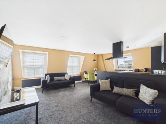 2 bedroom Flat To Let - Photo 1