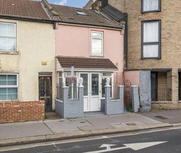 4 bedroom terraced house to rent - Photo 5