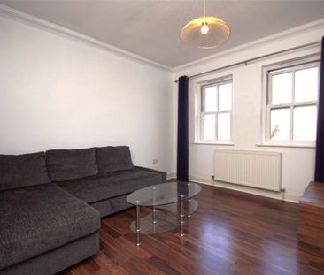 2 bed Upper Floor Flat for rent - Photo 3