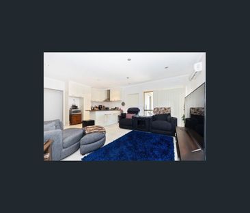 Easy-Care Living in a Prime Pearsall Location - Photo 2