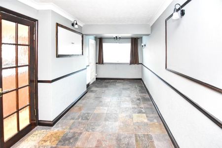 3 bedroom end of terrace house to rent - Photo 2