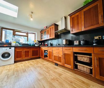 1 bedroom in a flat share to rent - Photo 6