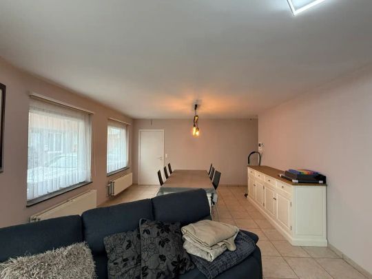 GELIJKVLOERSAPPARTEMENT MET TERRAS EN GARAGE IN HET CENTRUM VAN TIELT. - Foto 1