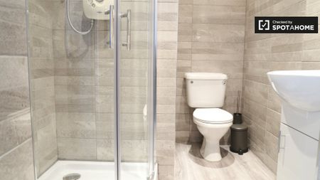 Room in a shared 8-bedroom apartment, Inns Quay, Dublin - Photo 2