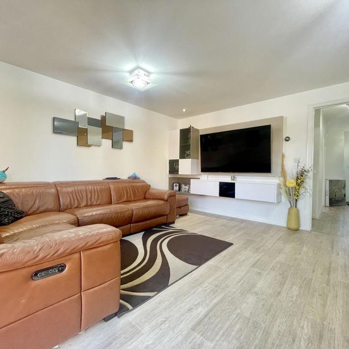 4 bedroom detached house to rent - Photo 1