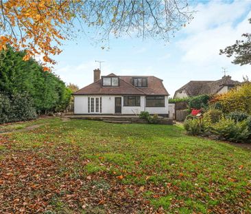 Pine Cottage is a detached family home in Chalfont St Giles, with a... - Photo 2