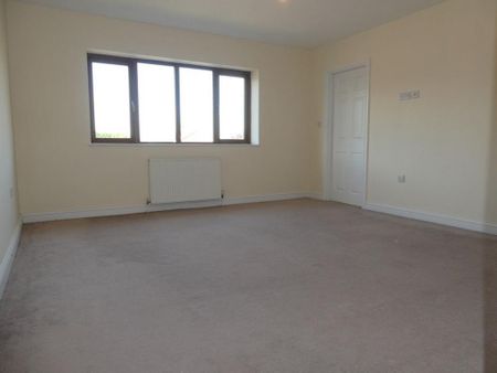 4 bedroom detached house to rent - Photo 3