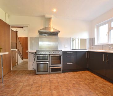 Redehall Road, Smallfield, Horley, Surrey, RH6 - Photo 5