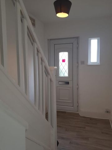 3 bedroom terraced house to rent - Photo 3