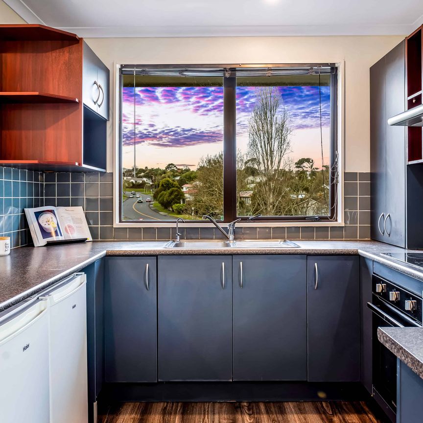 West Harbour 3 bed, 1 bath - Photo 1