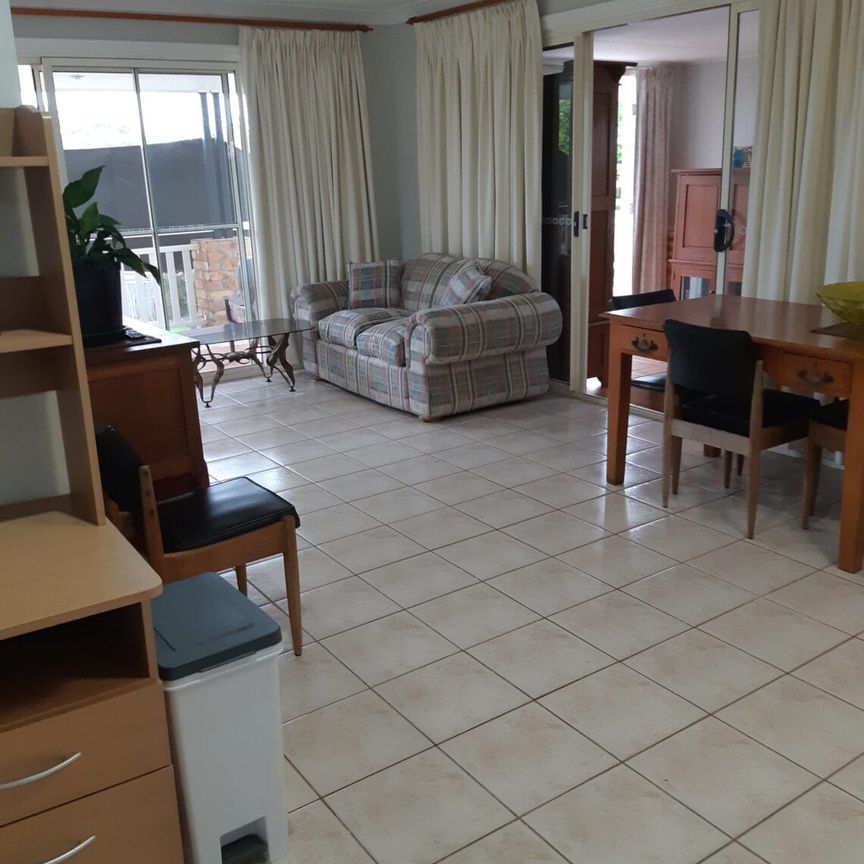 Private Fully Furnished Granny Flat - Photo 1