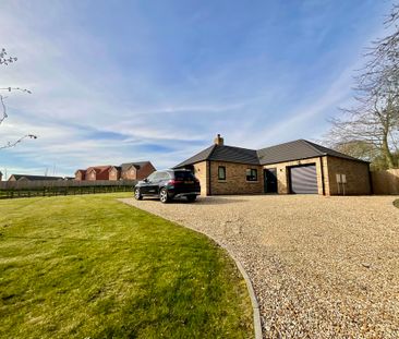 3 bedroom Detached Bungalow to let - Photo 3