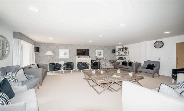 Oakhill Place, MK41 - Photo 1