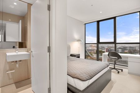 Fully Furnished I Grand 3-Bed in Infinity - Photo 5