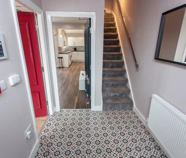 6 bedroom terraced house to rent - Photo 1