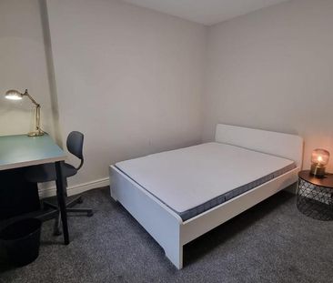 3 bedroom private hall to rent - Photo 5