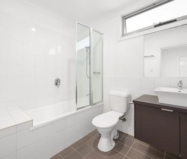 Modern Boutique Townhome Living in Prime Coorparoo Location - Photo 4