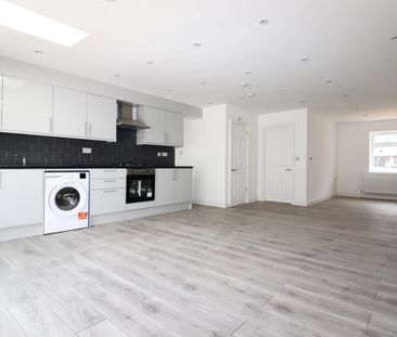 2 Bed Detached House, Sidney Road, SE25 - Photo 3