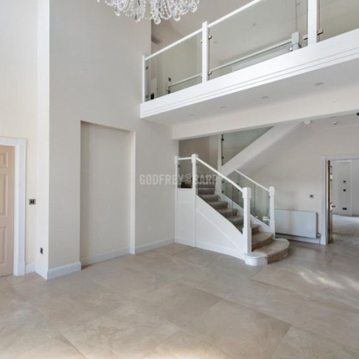 The Bishops Avenue London N2 - Photo 1