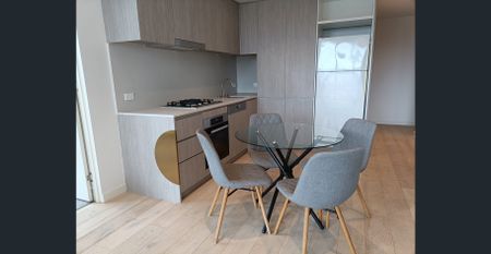 Prime CBD Position - Realm Apartment - Photo 3