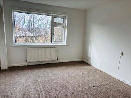 4 bedroom detached house to rent - Photo 3