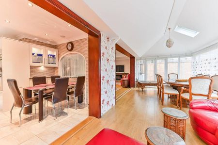 4 bedroom detached house to rent - Photo 3